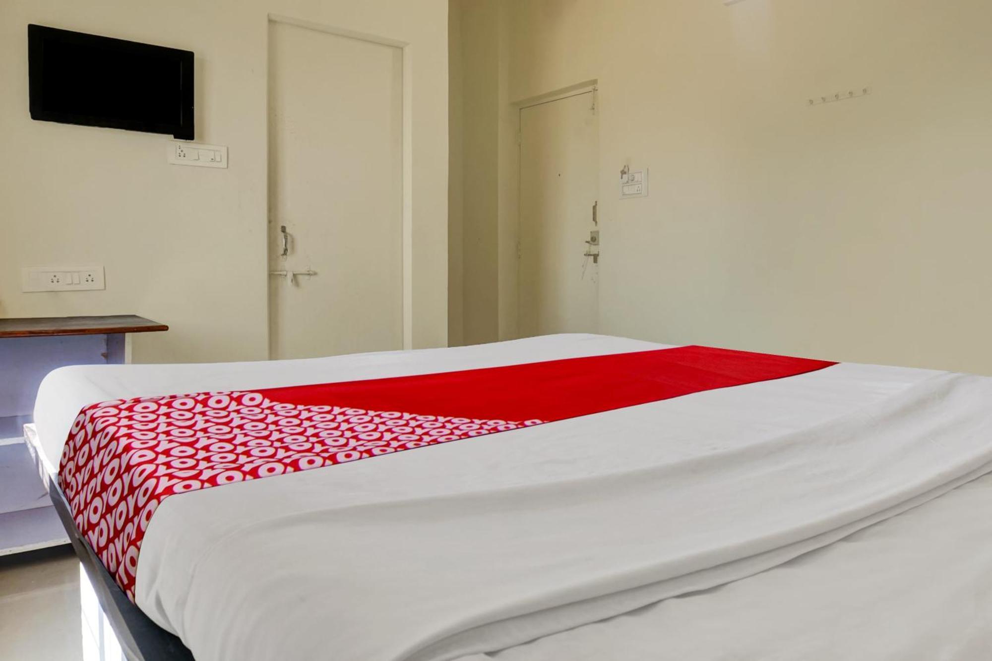 Hotel O Happy Homely Stay Sasvad Luaran gambar